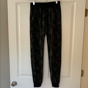 Zella Black and Gray Camo Sweatpants with Elastic Waistband